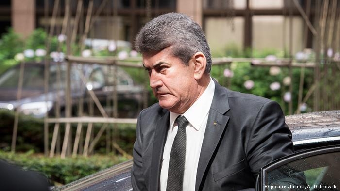 У сусідній із Закарпаттям Румунії сенатор подав у відставку після багатотисячних акцій протесту