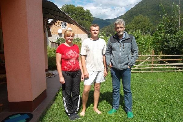 Відомого телеведучого родичі вмовили залишитися відпочивати на Закарпатті