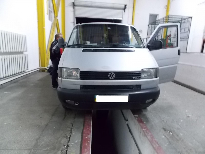 На закарпатській митниці українець проміняв автомобіль на 400 пачок сигарет