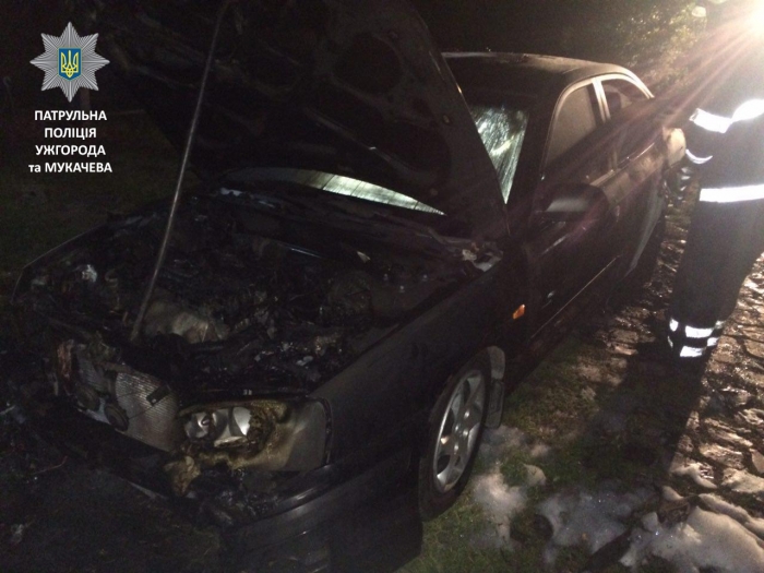 В Мукачеві вночі горіла "Hyundai Elantra", ЗМІ не виключають підпал