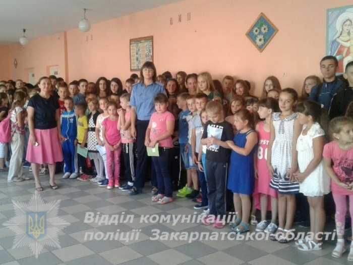 Поліція навідалась до школи на Іршавщині, де вчиться вчорашній "герой"