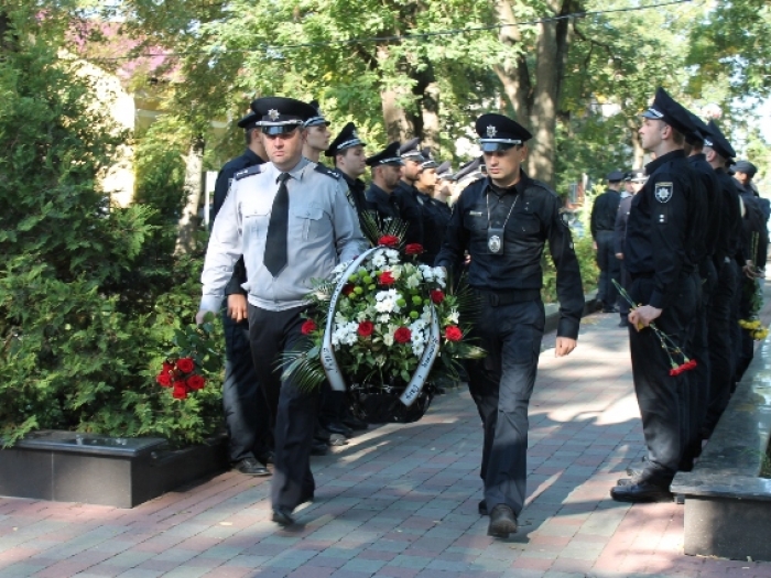 Поліцейські в Ужгороді вшанували пам’ять вбитих колег з Дніпра