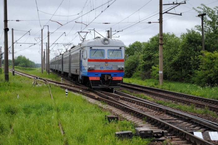 Поїзд Львів-Ужгород на Закарпатті насмерть збив людину