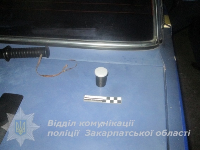Мукачівця з наркотиками затримали патрульні