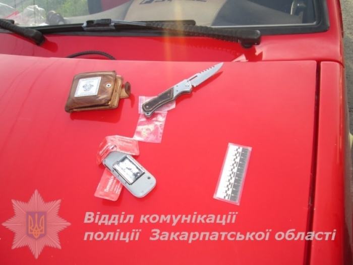 Рахівчанин возив з собою в машині наркотики, гранату і нунчаки