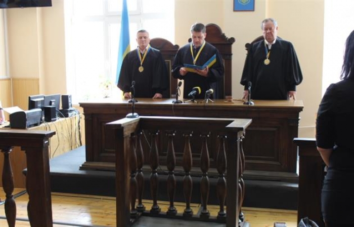 Ромського "барона" з Мукачева за вбивство прокуратура хоче відправити за ґрати на 15 років