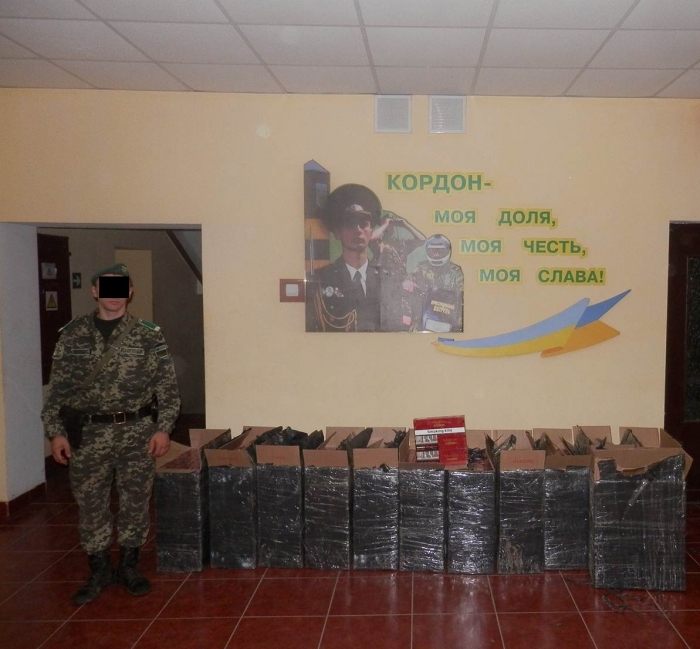 Біля річки Тиса на кордоні з Румунією знайшли 6 тисяч пачок цигарок