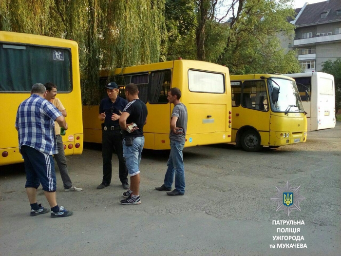 Водіям ужгородських маршруток довелося поспілкуватися з поліцією