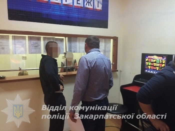 Гральний зал поліція знайшла у Рахові