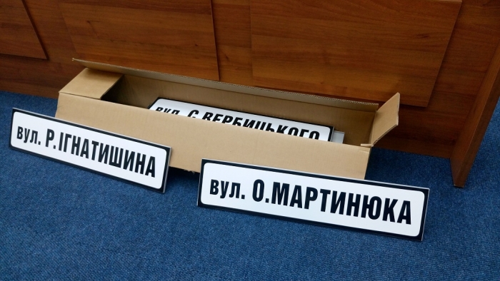 Москаль показав нові таблички на вулицях Джона Леннона і Енді Воргола