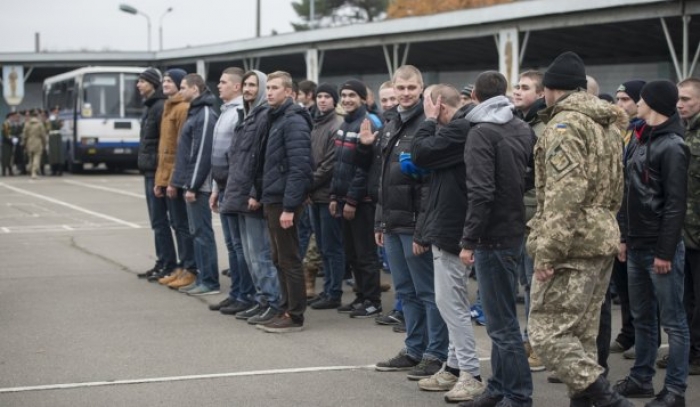 Така думка: "піджаків" на війну – не тільки відновлення справедливості, а й яскраве свідчення безпорадності військової політики