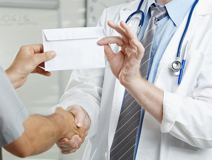 Сімейні лікарі на Закарпатті скоро матимуть 19-50 тисяч зарплати на місяць