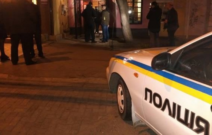 Хустянин так хотів випити, що вибив двері на цілодобовому магазині