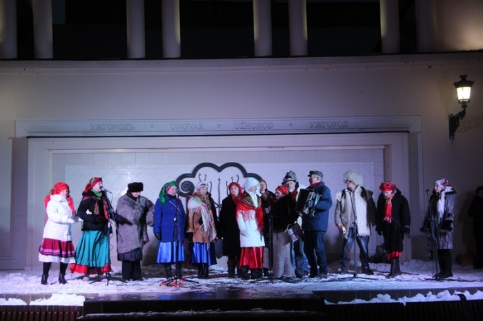 Коляда по-ужгородськи у 17-градусний мороз тішила закарпатців