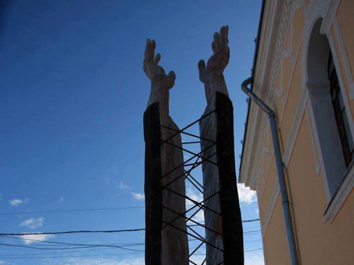 В Мукачеві встановили скульптуру з глибоким символічним значенням