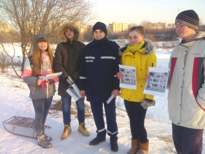 Закарпатські рятувальники на ужгородській "Кірпічці" вчили дітей бути обережними