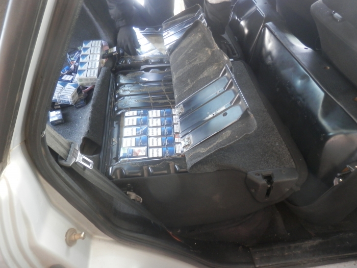 Собака допоміг прикордонникам виявити сховані сигарети