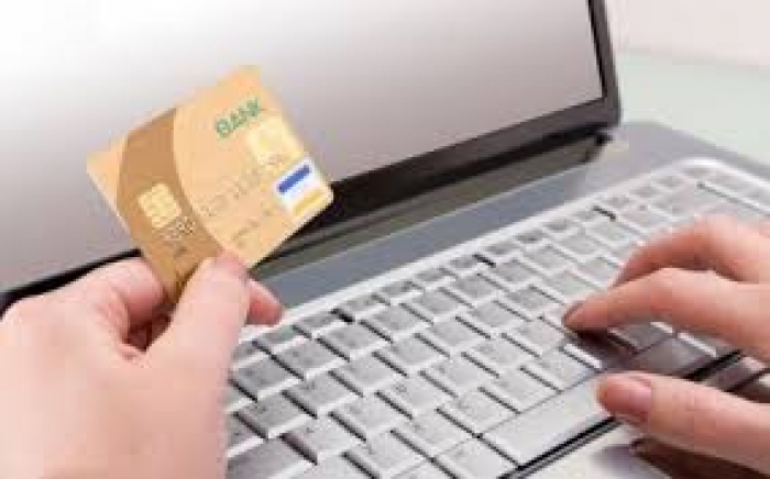 Закарпатців посилено заганяють у карткові розрахунки