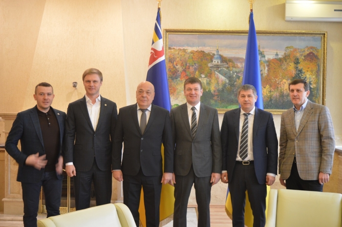 Золотими ведмедиками нагородив Москаль нардепів, які "вибили" для Закарпаття серйозні мільйони 