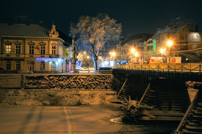 Вогні Різдвяного Ужгорода сяють теплом і радістю