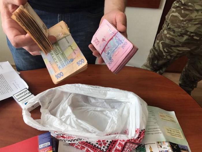 Що "чинити" закарпатцям з фіскалами, у яких "рильце в пушку"?