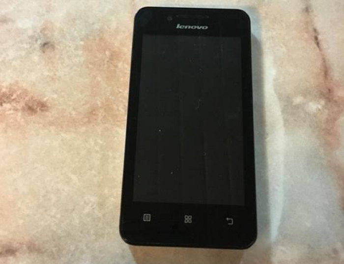 Юна закарпатка поцупила дорогий смартфон і "реалізувала" його знайомому