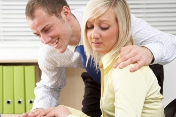 "Дещиця" про сексуальні домагання на роботі