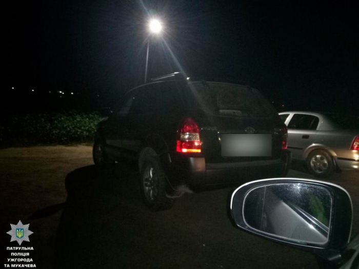 В Ужгороді патрульні двічі за ніч зупиняли жінку за кермом напідпитку