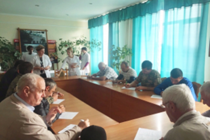 Молодь виїжджає за кордон, аби не йти у військо...