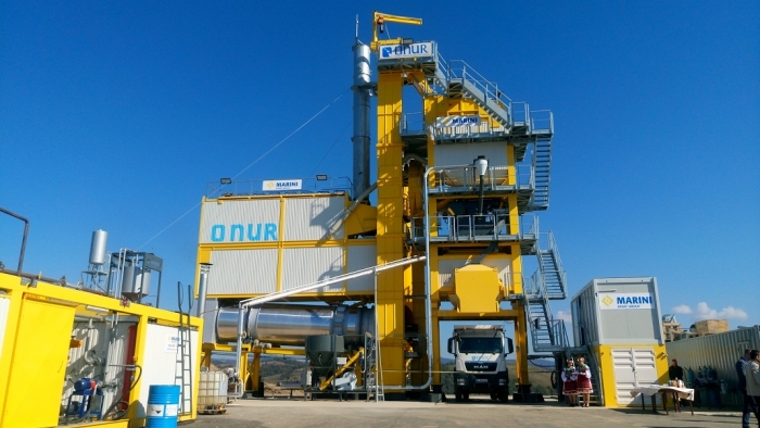 Парадокс: попри наявність на Закарпатті сучасних асфальтних заводів – робота стоїть