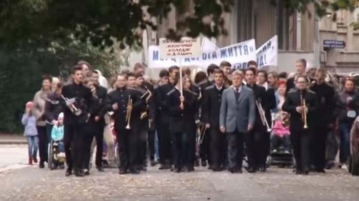 В Ужгороді вібувся символічний марш-ходотон