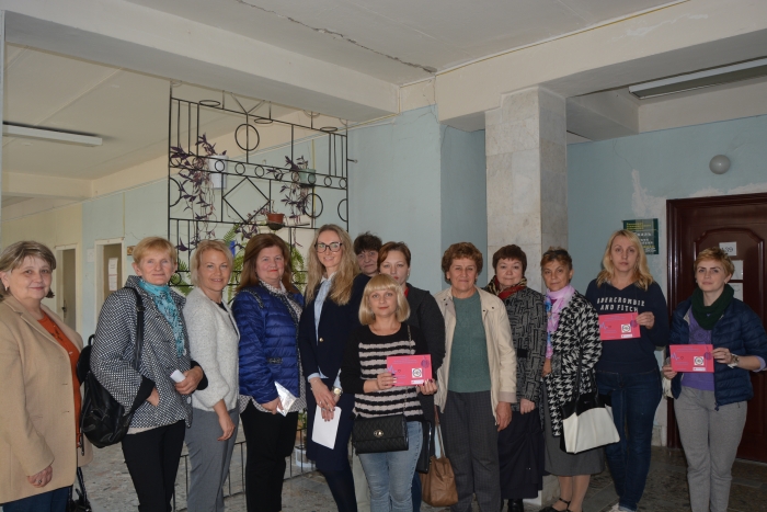 Ужгородки із "Альтруси" передали сертифікати жінкам, які подолали онкозахворювання 