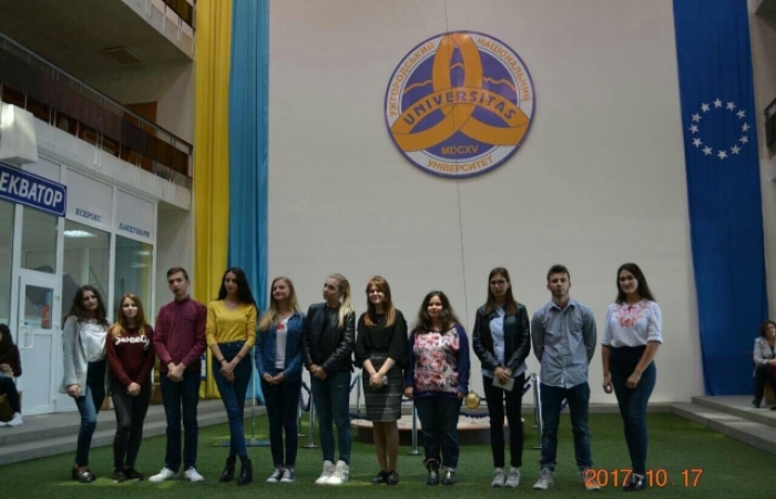 Книга рекордів Закарпаття: студенти прочитали "Заповіт" 11 мовами світу