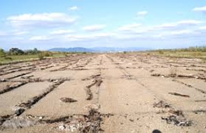 Прокуратура вимагає повернути державі землю під летовищем у Мукачеві