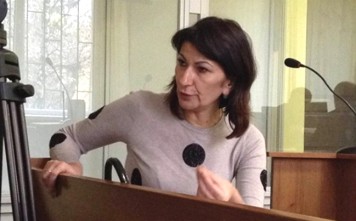 "Земельній" чиновниці рішенням суду в Ужгороді одягнули електронний браслет