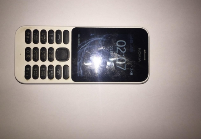 Закарпатець "позаздрив" учасникам банкету й "опустив" одного з них на мобільний гаджет...