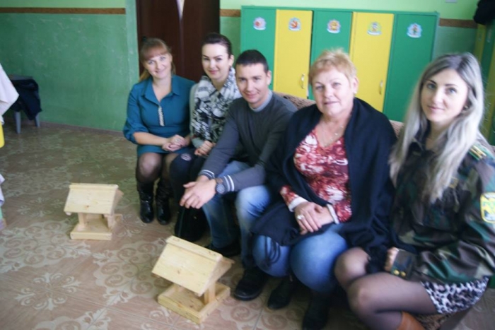 У приватних садибах над Боржавою є маленькі дерев’яні хатинки для пернатих...