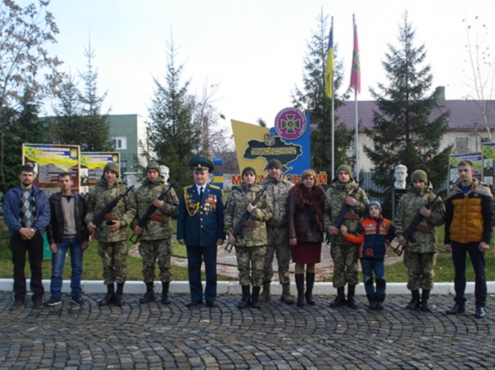 Хоча Україна й переживає нелегкі часи, кількість охочих стати прикордонником зростає