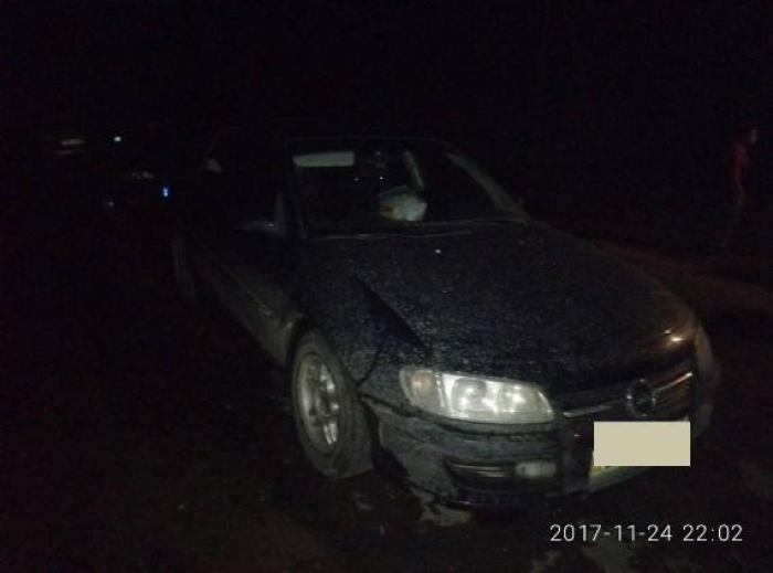 Флакони з наркотиками, автомагнітолу, жіночі прикраси, сувенірні гроші та інший "дріб’язок" знайшла поліція в іногородньому "Опелі"