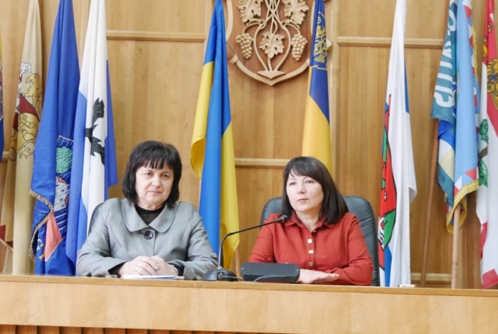 Скільки і кому буде пенсії розповіла працівникам Ужгородської міськради керівник Пенсійного фонду Закарпаття 