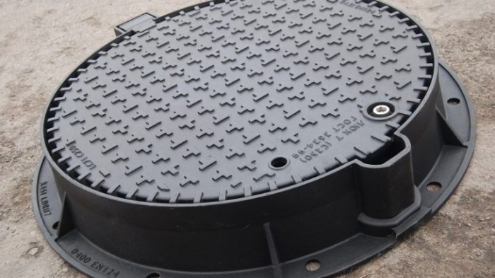 В Ужгороді почастішали випадки крадіжки кришок люків водопровідних та каналізаційних мереж