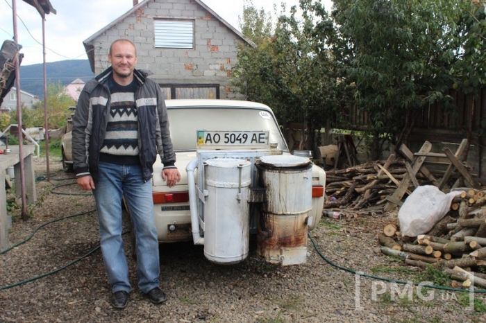 "Кишеню економить рівно в 9 разів" – закарпатець переобладнав "Жигуля" і їздить на дровах
