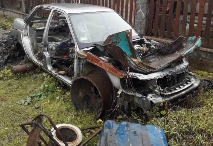 Мешканцю Рахівщини невідомі пошкодили автомобіль вибуховим пристроєм