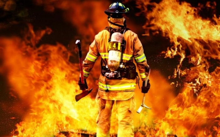 На Тячівщині вогнеборці ліквідували пожежу на території приватного підприємства