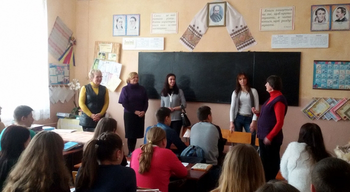 Викладачі-філологи УжНУ здійснили просвітницький "десант" у три райони Закарпаття