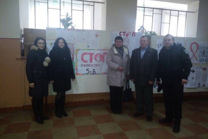 Закарпатські ювенали поспілкувалися зі свалявськими гімназистами на антинасильницькі теми