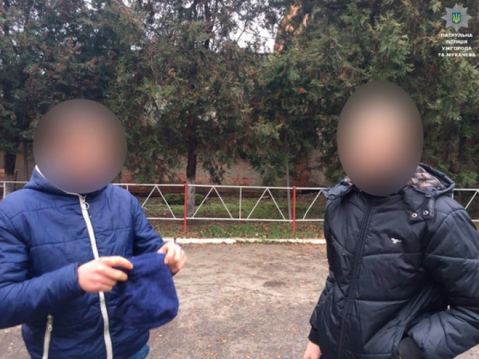 Двоє краян "наслідили" в ужгородському ТЦ на Легоцького