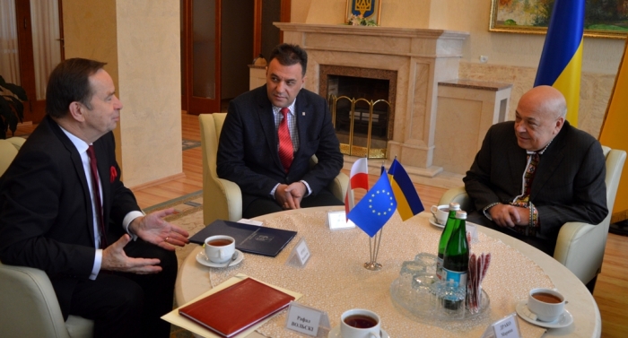 Маючи більше 30 км спільного кордону з Польщею, Закарпаття досі без жодного пункту пропуску...