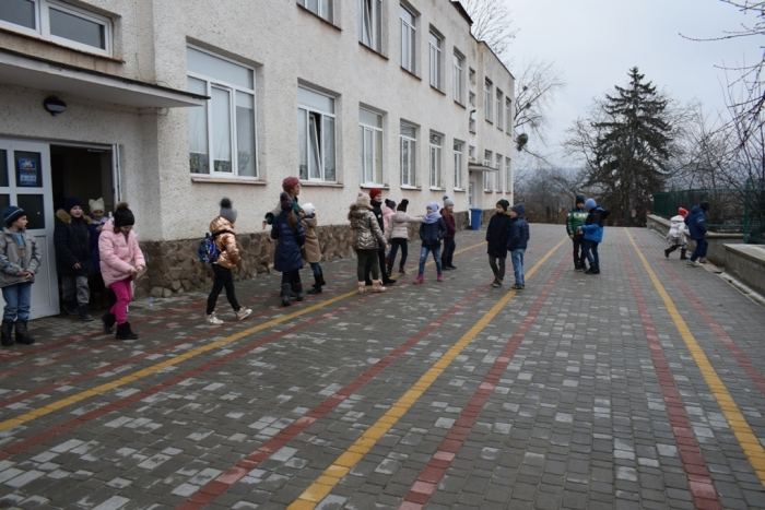 Територія ЗОШ №1 в Ужгороді стала значно комфортнішою!