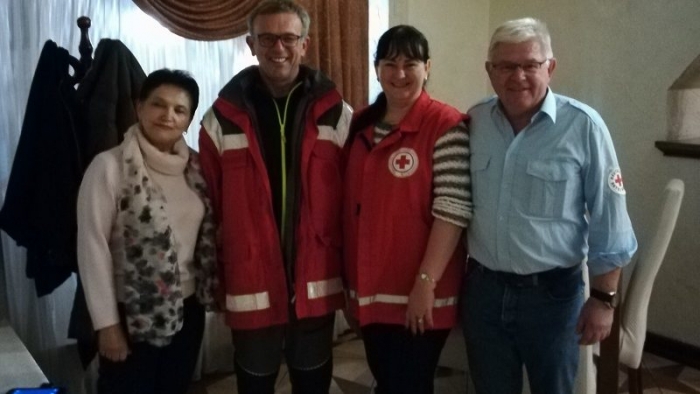 Німецькі волонтери-"червонохрестівці" доправили на Закарпаття півтора десятка тонн "гуманітарки"